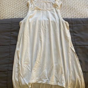 Lulu Lemon flows workout tank